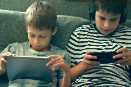 Study Links Excessive Screen Time and Poor Sleep to Higher Heart Risks in Youth