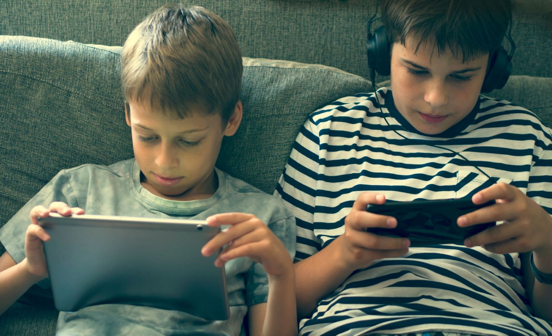 Study Links Excessive Screen Time and Poor Sleep to Higher Heart Risks in Youth